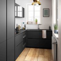 Черный кухонный гарнитур угловой планировки