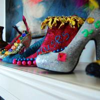 Женские туфли в роли декораций