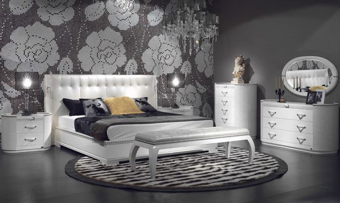 Интерьер современной спальни в серых оттенках