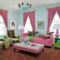 Декорирование зала с помощью розового текстиля