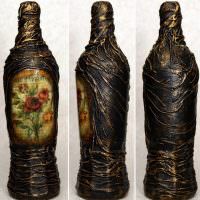 Пример декора бутылки декупажом и тканью