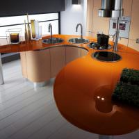 Оранжевая столешница кухонного острова