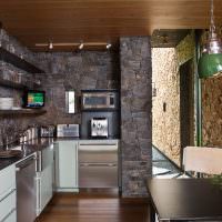 Темный камень в интерьере кухни частного дома