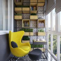 Желтое кресло на мозаичном полу