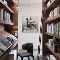 Место для чтения книг в домашней библиотеке