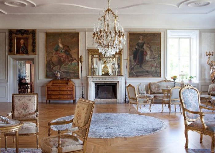 Картины в гостиной стиля барокко