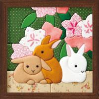 Картина в деревянной рамке с животными из ткани
