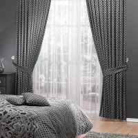 Серый текстиль в дизайне спальни