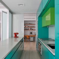 Вытянутая кухня с фасадами бирюзового цвета
