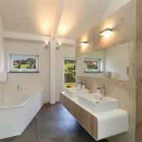 Дизайн просторной ванной в частном доме