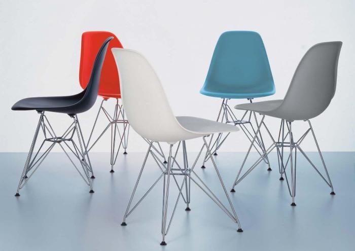 Дизайнерские стулья цветные.