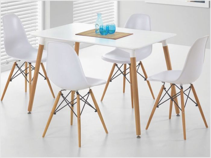 Дизайнерские стулья со столом.