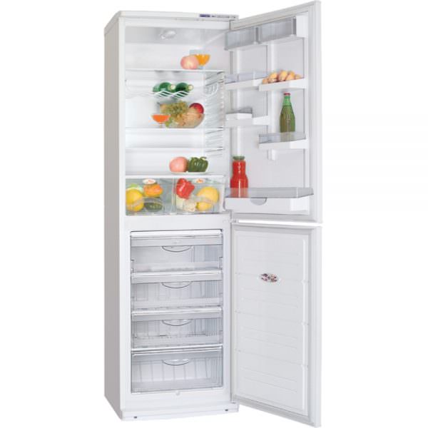 Разница в стоимости холодильников с разным количеством компрессоров существенна. Зачастую двумя компрессорами оснащаются более дорогие модели