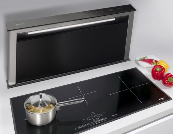 Для электрического устройства неважен тип посуды, а вот для индукционной панели придется использовать специальную кухонную утварь. 