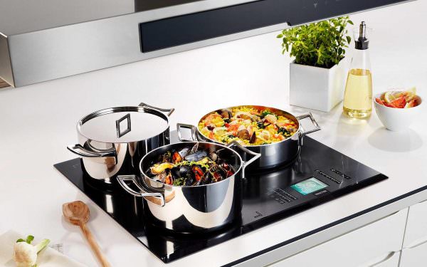 При выборе сковородки для индукционной плиты приходится учитывать множество нюансов