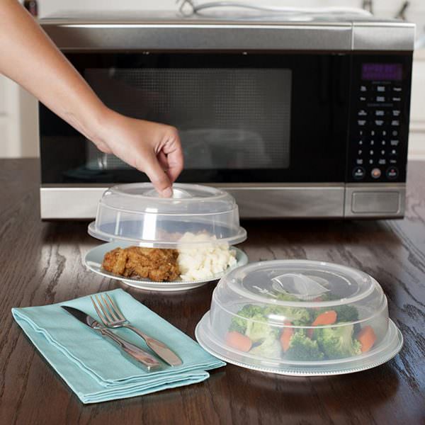 От правильного выбора посуды для микроволновки будет зависеть качество и полезность пищи, а также долговечность работы техники и кухонной утвари.