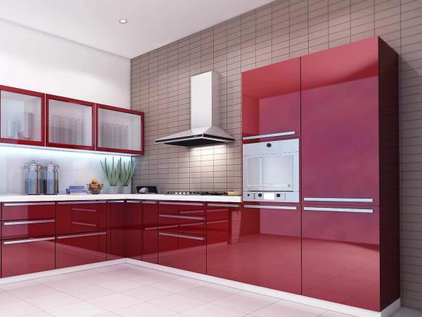 Использование бордовых тонов в кухонном интерьере благоприятно влияет на физическое и эмоциональное состояние
